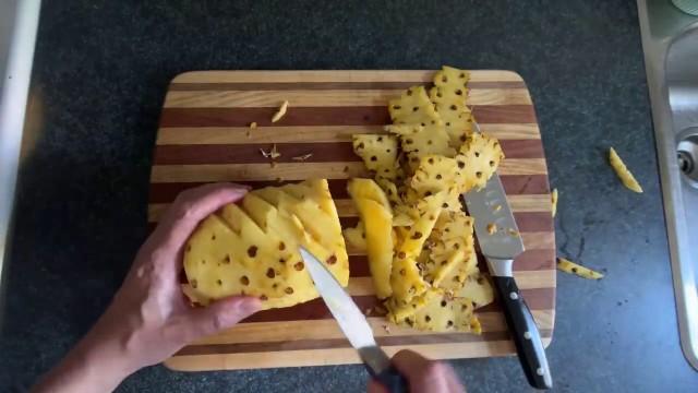 9 Ways to Slice a Pineapple