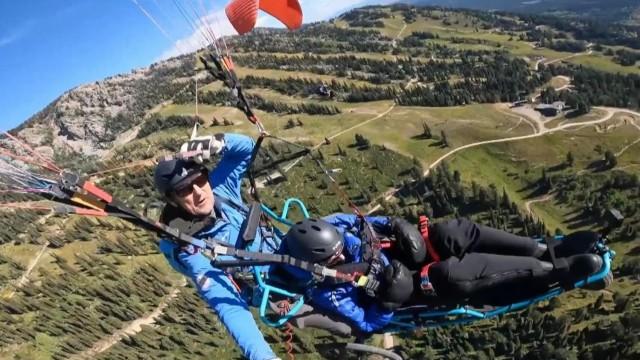 Parapente, vélo et les Têtes à claques