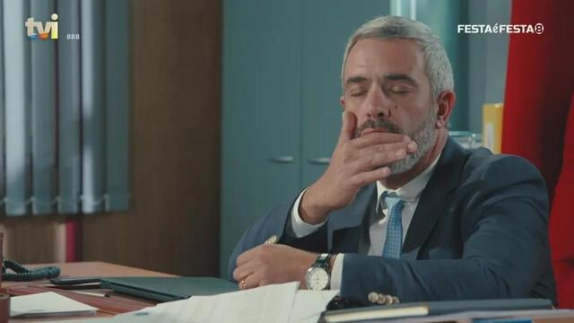 Bino promete proteger Lenita do ex-marido grande e perigoso