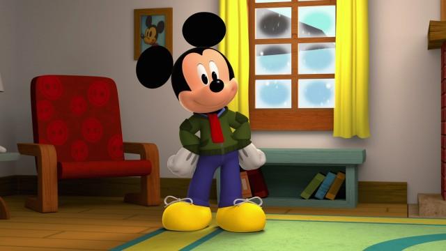 Get Ready to Play in the Snow With Mickey Mouse!