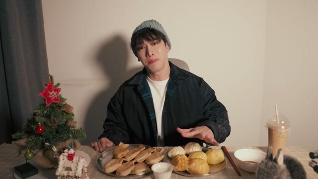 Because It's Winter: Seasonal Winter Snack Mukbang l The Classic Sweet and Salty Bungeoppang & Steamed Buns