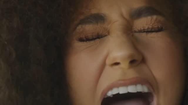 J'ai les sourcils froncés