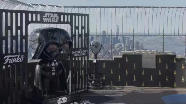 Une navette spatiale abandonnée et Darth Vader s'empare de l'Empire State Building