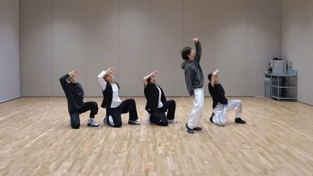 ‘Deja Vu’ Dance Practice