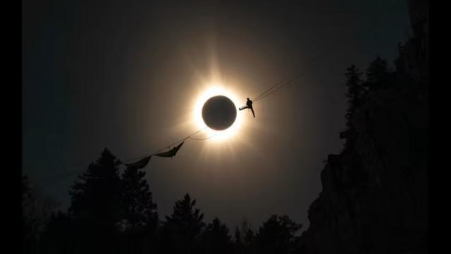 Éclipse solaire et chef amateur dans la nature