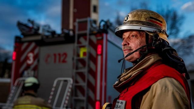 Gefährlicher Brand auf Tankstellendach