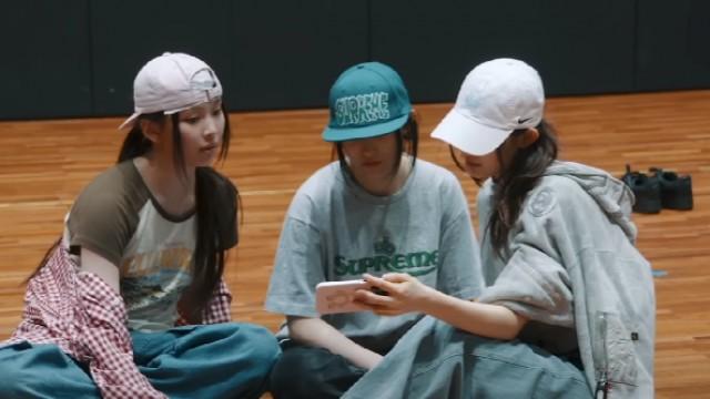 NewJeans (뉴진스) 'How Sweet' & 'Bubble Gum' Dance Practice Behind