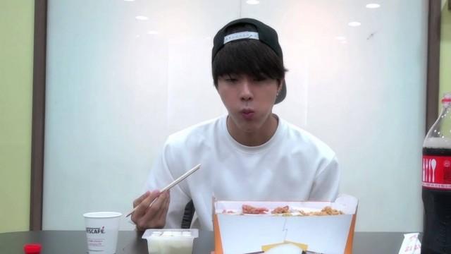 150715 밥 먹는 김석진 