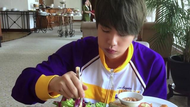 151005 밥 먹는 김석진 