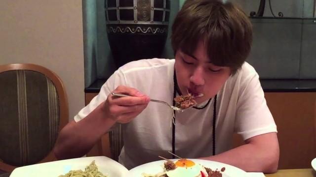 151022 밥 먹는 김석진 