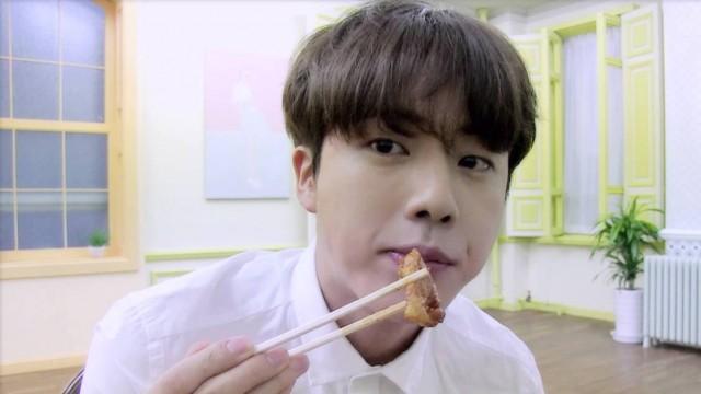 EAT JIN season 2 소개하면서 밥 먹는 김석진 