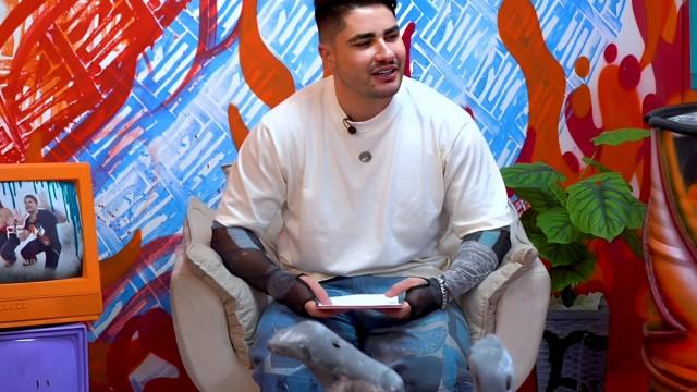 PENSANDO COM A CABEÇA DE BAIXO