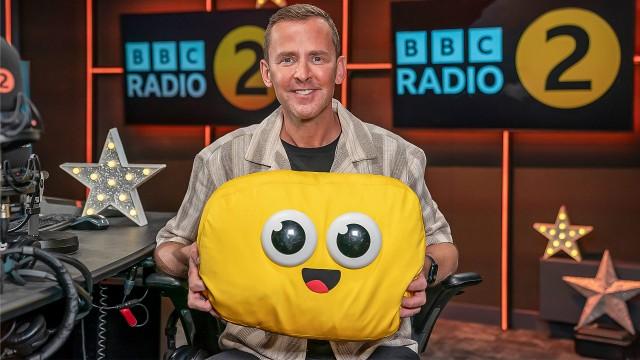 Scott Mills - What Makes a Lemur Listen