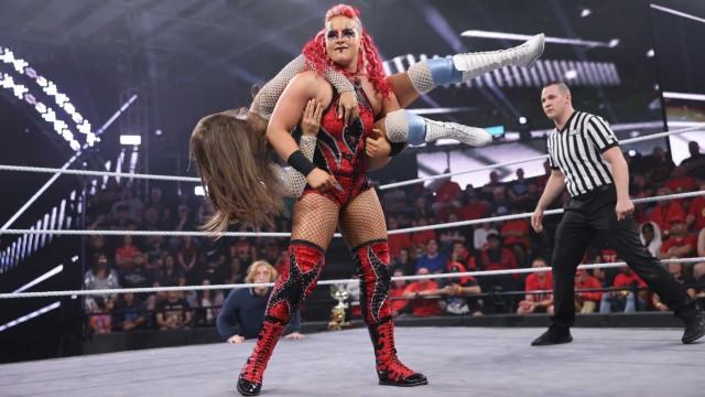 NXT 824