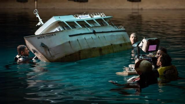 Bateau Mouche: Behind the Scenes