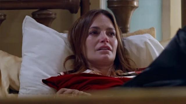 Carolina le revela a todos su enfermedad y Pablo intenta ayudarla