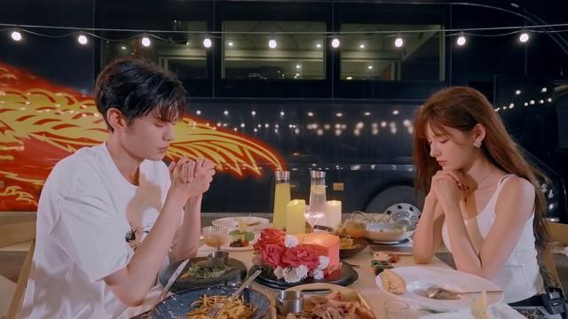 靳枝玉叶约会第4站：夏夜海风告白晚餐