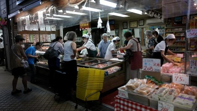 浜マーケットに日は暮れて～人情商店街とクリームソーダ～