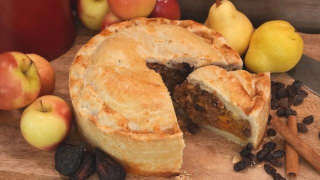 Baking the Original Apple Pie from Medieval England