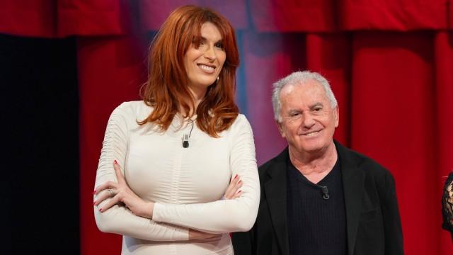 Al cielo con... Victor Manuel y Valeria Vargas