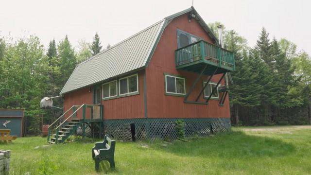 Off-Grid in the North Woods (1)