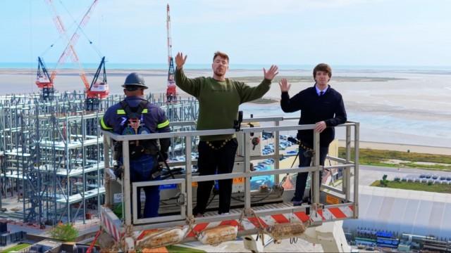  $1 vs $1,000,000,000 Futuristic Tech! 