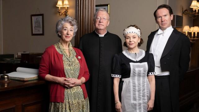 Series 13 Behind the Scenes - 3. The Palace by the Sea