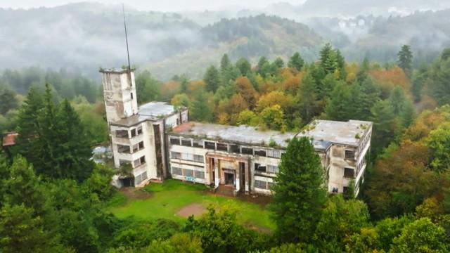 Churchill's Shadow War