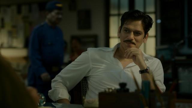 Safed Kapde, Kaale Dil