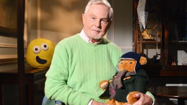 Derek Jacobi - The Black And White Club