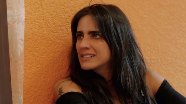 ¡Arteaga le da un duro golpe al puerco policíaco!