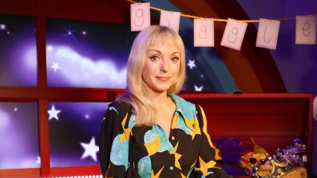 Helen George - Is It the Way You Giggle?