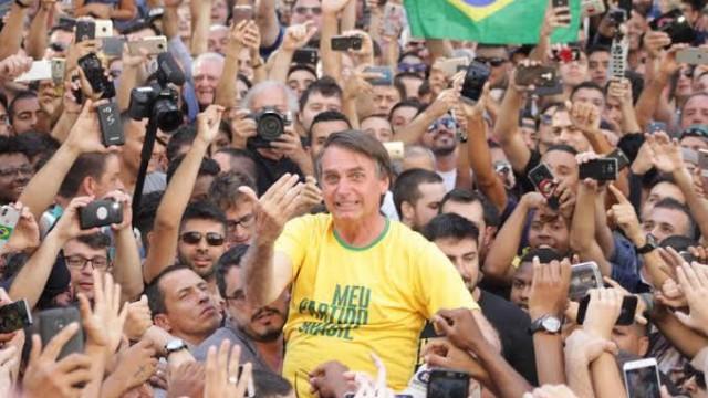 Democracia, ditadura e distopia