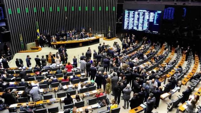Cruzada obscurantista e aceno ao nazismo: a volta de Trump