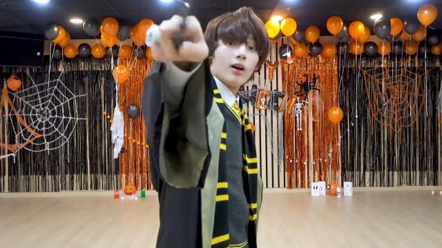 'Run Away' Dance Practice (Halloween ver.)