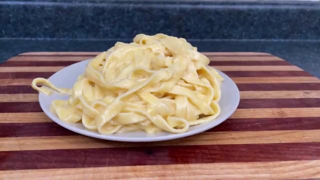 Fettuccine Alfredo