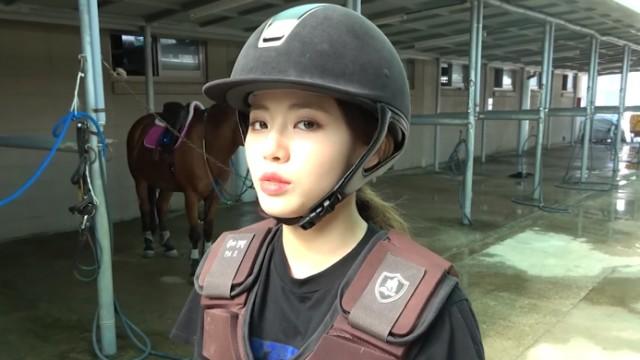 JIWON's Horseback Riding Behind