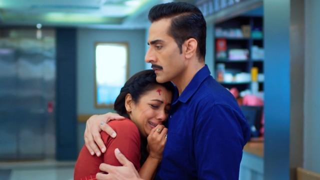 Vanraj Comforts Anupama