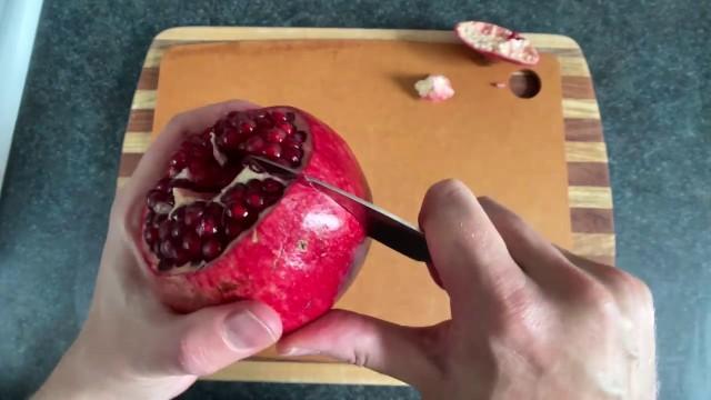 6 Ways to Peel a Pomegranate