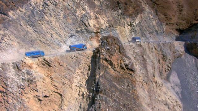 Nepal, Facing the Precipices