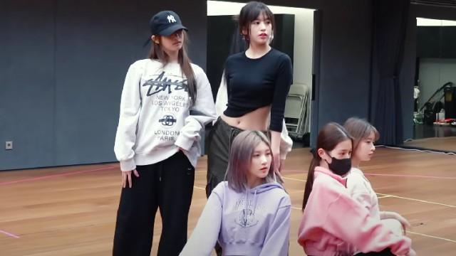 'Kitsch' & 'I AM' DANCE PRACTICE BEHIND