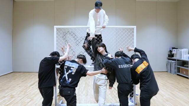 2022 Weverse Con ‘Intro’ Dance Practice