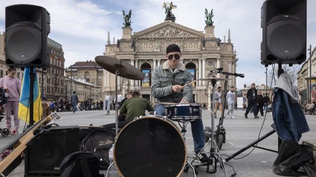 Culture in Wartime – Lviv's Opera House Reopens