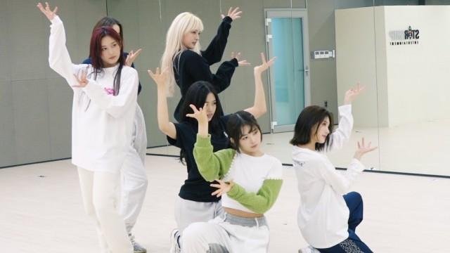 ‘LOVE DIVE’ DANCE PRACTICE BEHIND