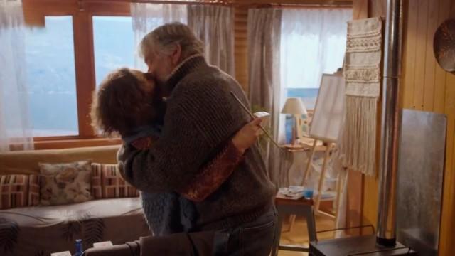 Cristina kisses Baltazar