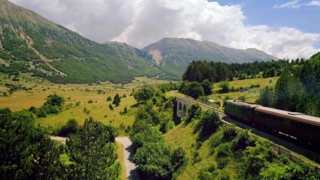 The Neapolitan Line, Italy