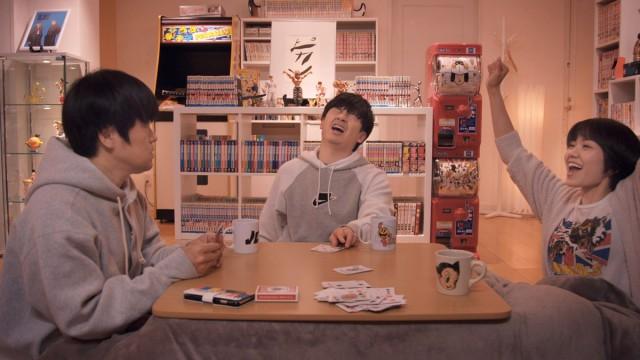 合わせる2人