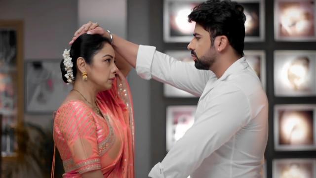 Anupama Suspects Rakhi, Paritosh 