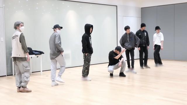 [WayV-ehind] 'Action Figure' Practice Behind The Scenes