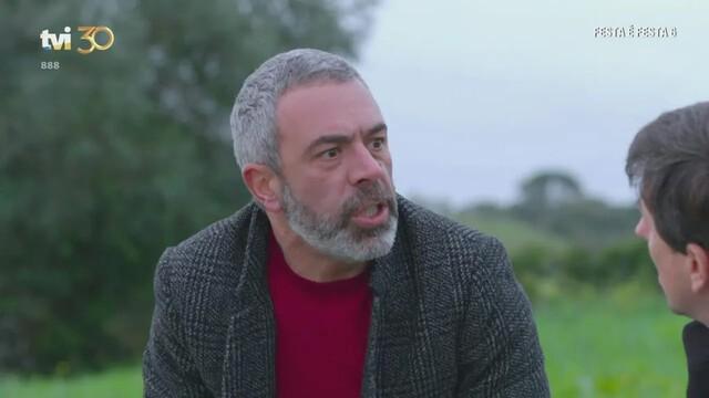 Bino, Nando e Tomé encontram mala que os deixa eufóricos